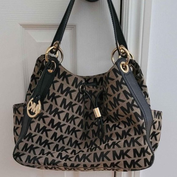 Michael Kors - Picture 1 of 1